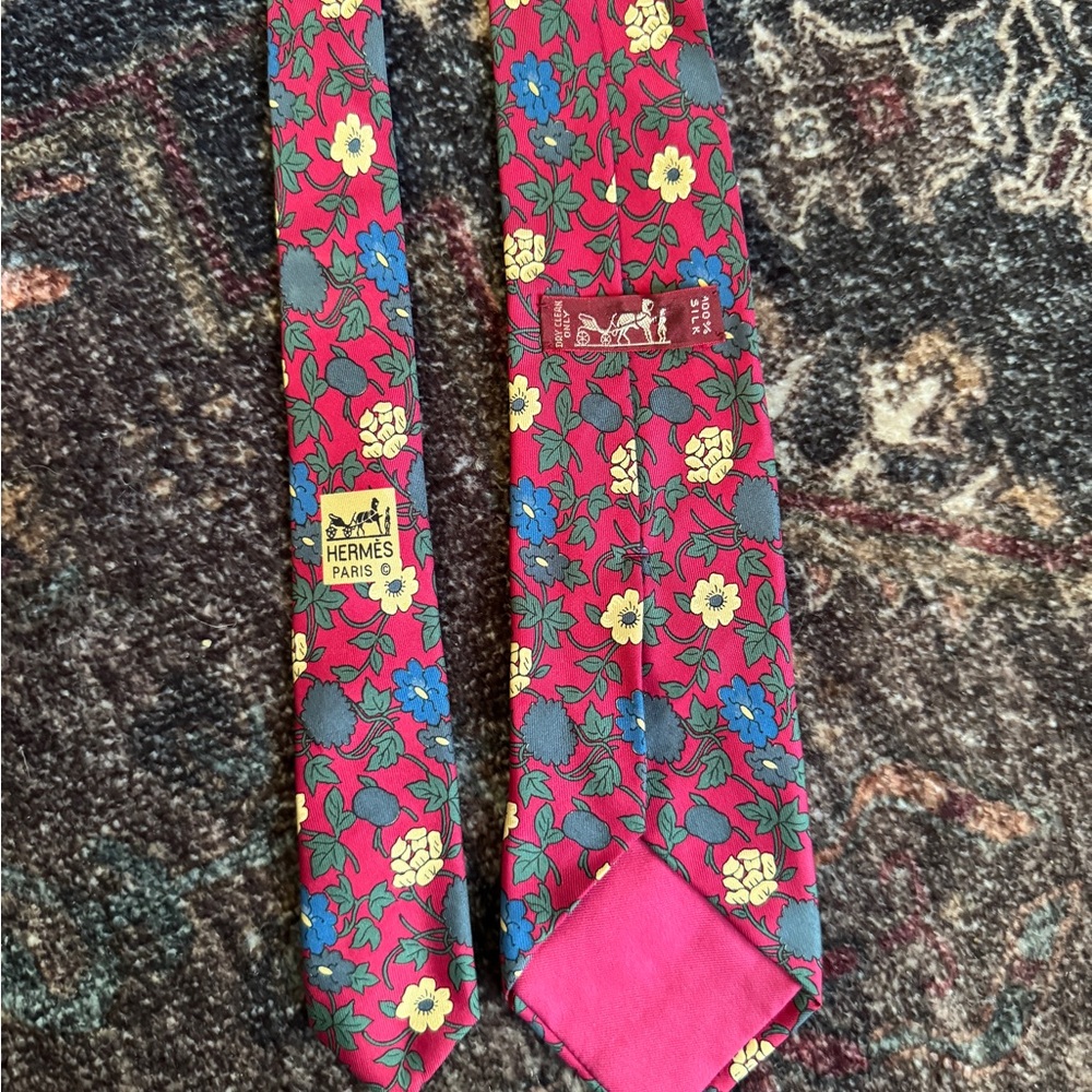 Vintage Hermes purple/red and Floral Patterned Tie (7332 EA) - Picture 6 of 10